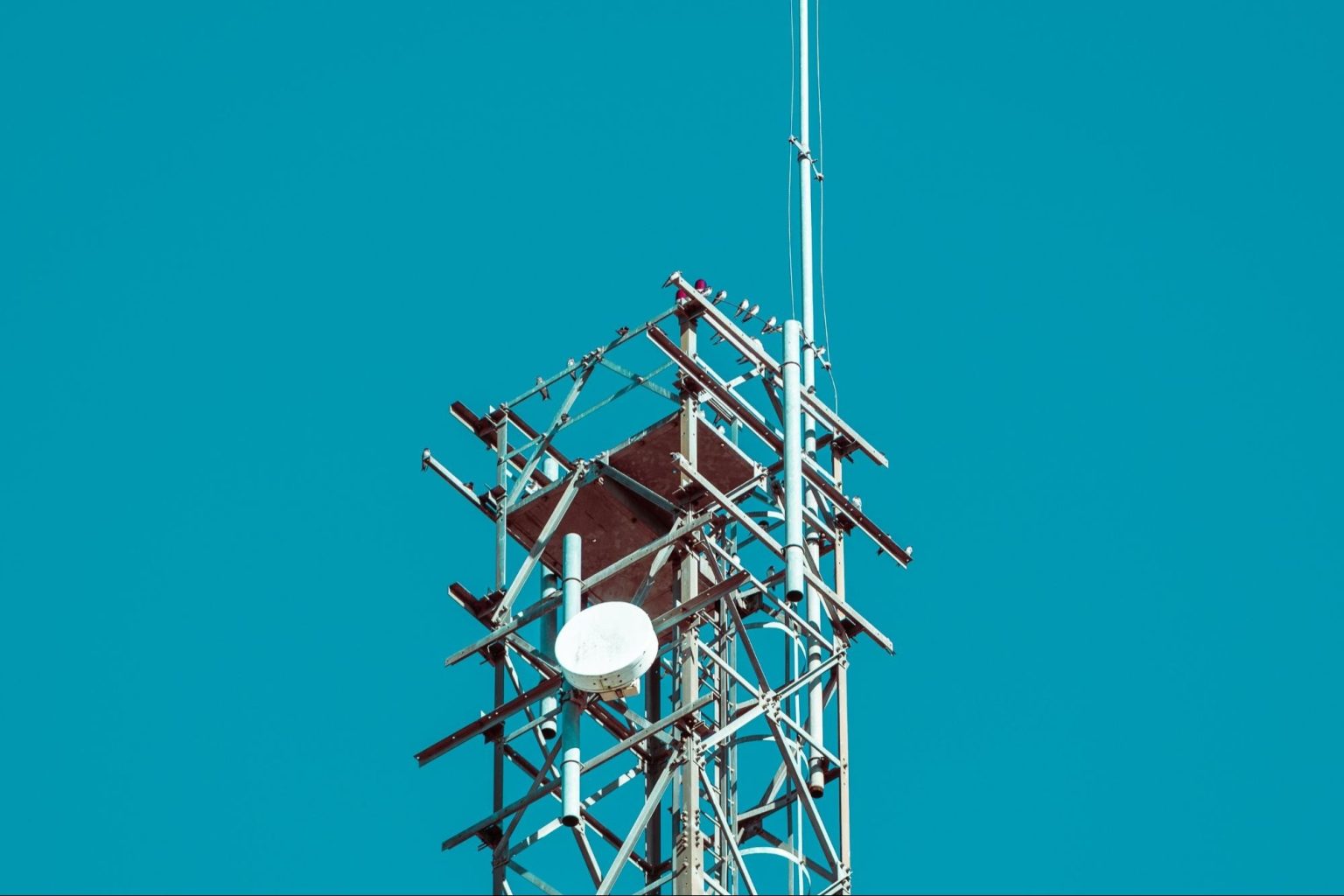 What Towers Does Spectrum Mobile Use? Unveiling the Power Behind the